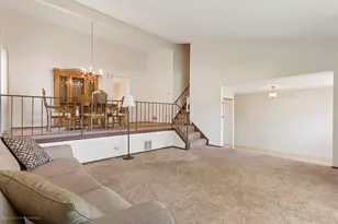1570 W Goldengate Dr, Addison, IL 60101 - Photo 4