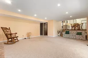 1570 W Goldengate Dr, Addison, IL 60101 - Photo 10