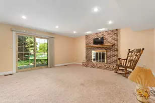 1570 W Goldengate Dr, Addison, IL 60101 - Photo 12