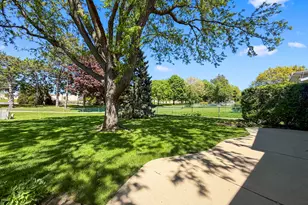 1570 W Goldengate Dr, Addison, IL 60101 - Photo 14