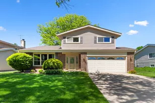1570 W Goldengate Dr, Addison, IL 60101 - Photo 1