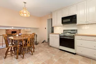 1570 W Goldengate Dr, Addison, IL 60101 - Photo 8
