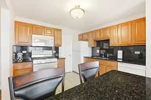 551 Cumberland Trail, Roselle, IL 60172 - Photo 2