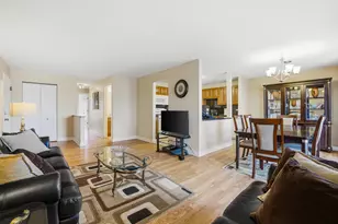 551 Cumberland Trail, Roselle, IL 60172 - Photo 6