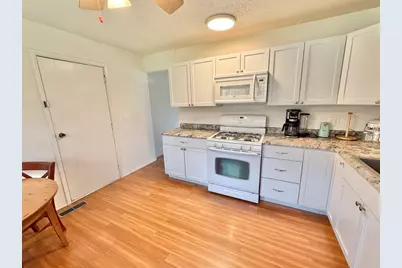 1212 Ogletree Place, Dixon, IL 61021 - Photo 6