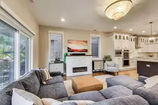 926 N Honore St, Chicago, IL 60622 - Photo 2