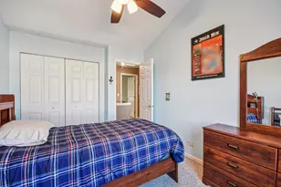 241 E Parallel St, Palatine, IL 60067 - Photo 30
