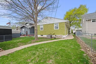 2374 33 St, Moline, IL 51265 - Photo 4