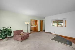 2374 33 St, Moline, IL 51265 - Photo 8