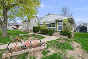 2374 33 St, Moline, IL 51265 - Photo 2