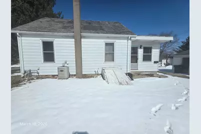 694 Montgomery Avenue, East Dubuque, IL 61025 - Photo 2