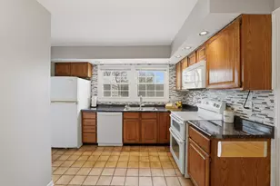 225 Wilmslow Ln, Schaumburg, IL 60194 - Photo 8