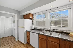 225 Wilmslow Ln, Schaumburg, IL 60194 - Photo 10