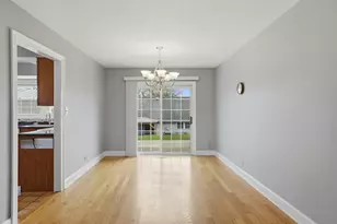 225 Wilmslow Ln, Schaumburg, IL 60194 - Photo 6