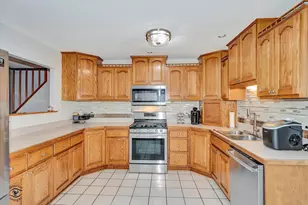 9137 Orchard Ln, Bridgeview, IL 60455 - Photo 4