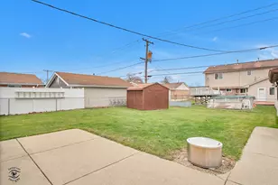 9137 Orchard Ln, Bridgeview, IL 60455 - Photo 14