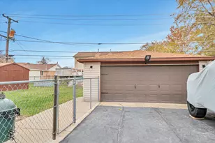9137 Orchard Ln, Bridgeview, IL 60455 - Photo 16