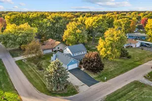 1045 Linda Ln, Lake Holiday, IL 60548 - Photo 2