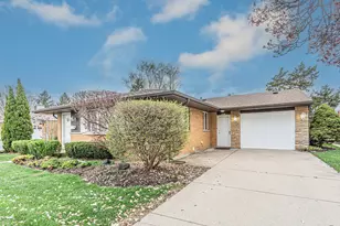 650 Patricia Ln, Des Plaines, IL 60016 - Photo 2