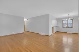 650 Patricia Ln, Des Plaines, IL 60016 - Photo 12