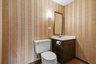 3941 Roslyn Rd, Downers Grove, IL 60515 - Photo 14