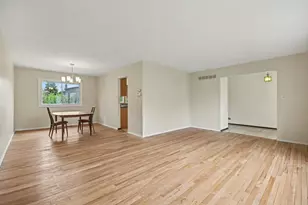 3941 Roslyn Rd, Downers Grove, IL 60515 - Photo 6