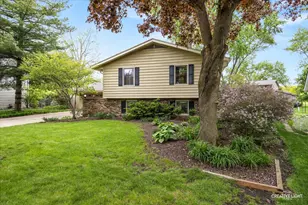 712 Westfield Dr, Saint Charles, IL 60174 - Photo 1