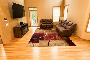 291 Jennifer Ct, Gurnee, IL 60031 - Photo 2