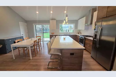 431 Springhill Drive, Roselle, IL 60172 - Photo 6