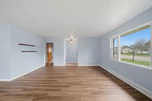808 W 15th St, Sterling, IL 61081 - Photo 6