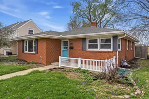808 W 15th St, Sterling, IL 61081 - Photo 2