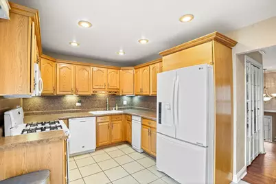 1151 W Bryn Mawr Avenue, Roselle, IL 60172 - Photo 8