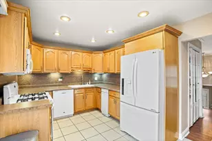 1151 W Bryn Mawr Ave, Roselle, IL 60172 - Photo 8