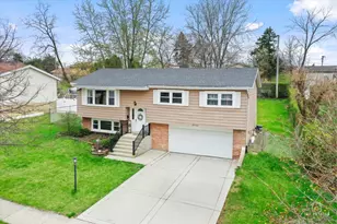 8932 S 85th Ct, Hickory Hills, IL 60457 - Photo 2
