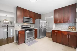 8932 S 85th Ct, Hickory Hills, IL 60457 - Photo 16