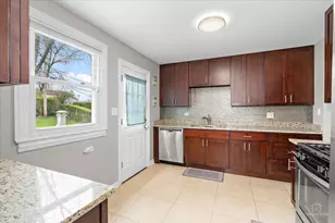 8932 S 85th Ct, Hickory Hills, IL 60457 - Photo 12