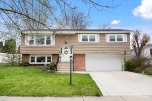 8932 S 85th Ct, Hickory Hills, IL 60457 - Photo 4