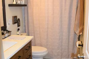 986 Yorkshire Dr, Hanover Park, IL 60133 - Photo 16