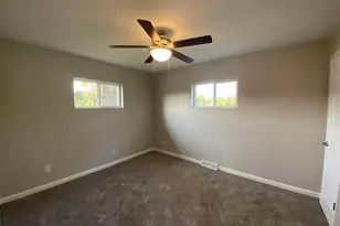 1328 Dean St, Centralia, IL 62801 - Photo 4