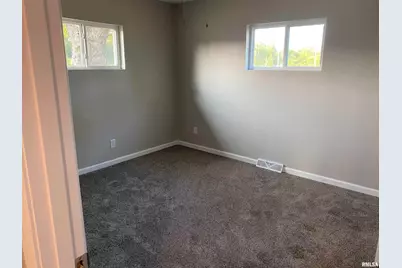 1328 Dean Street, Centralia, IL 62801 - Photo 6