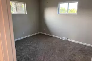 1328 Dean St, Centralia, IL 62801 - Photo 6