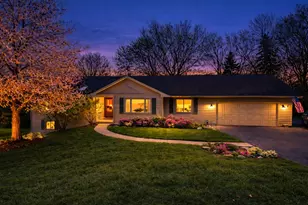 4516 Hillside Ct, Crystal Lake, IL 60012 - Photo 2