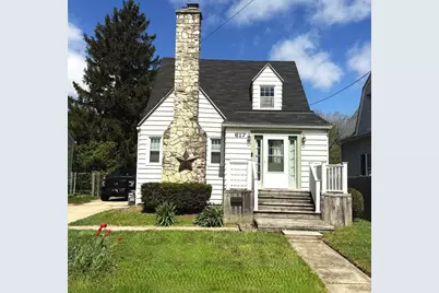 617 Dekalb Avenue, Sycamore, IL 60178 - Photo 1