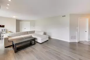 872 Quin Ct, Naperville, IL 60563 - Photo 8