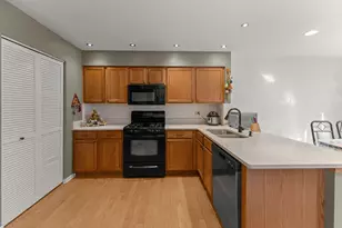 2713 Whitlock Dr, Darien, IL 60561 - Photo 6