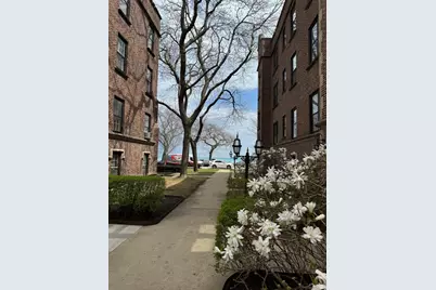 560 Sheridan Square #2, Evanston, IL 60202 - Photo 2