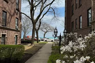 560 Sheridan Square, Evanston, IL 60202 - Photo 2