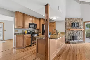 938 Canterbury Dr, Crystal Lake, IL 60014 - Photo 8