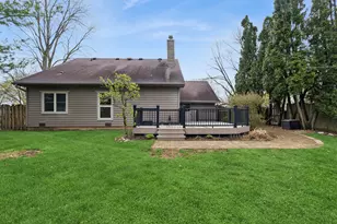 938 Canterbury Dr, Crystal Lake, IL 60014 - Photo 2