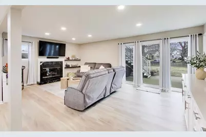 2080 Pennsbury Lane, Hanover Park, IL 60133 - Photo 16